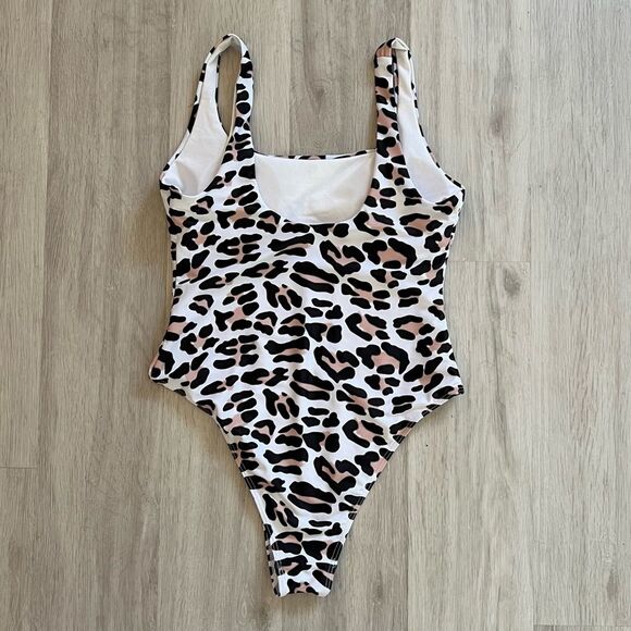 NWOT One Piece Swimsuit White Black Tan Leopard Cheetah Print M - Picture 3 of 7